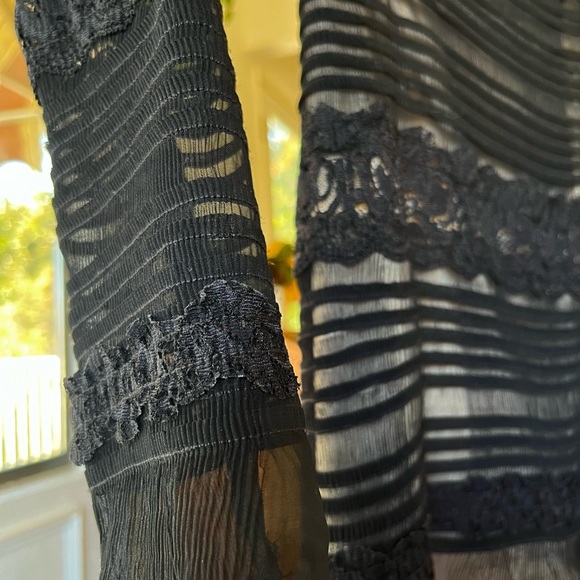 Vintage French Lace Evening Gown with Drop Shoulders - Picture 4 of 6